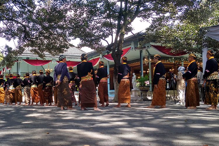 Suasana jumenengan di Keraton Solo pada bulan April 2017, Sabtu (24/6/2017). 