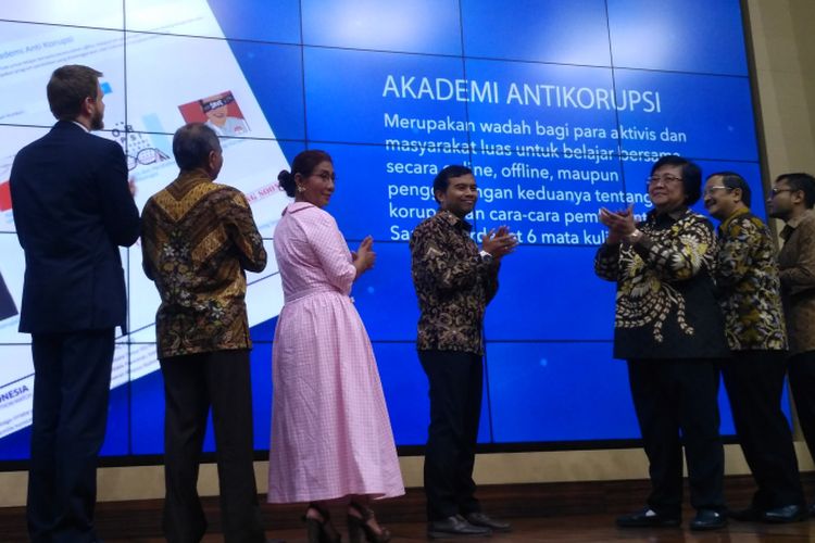 ICW meluncurkan Akademi Antikorupsi, metode pembelajaran berbasis e-learning untuk mempelajari hal-hal yang berkaitan dengan korupsi dan karakternya di Kementerian Pendidikan dan Kebudayaan, Jakarta, Kamis (15/4/2018).