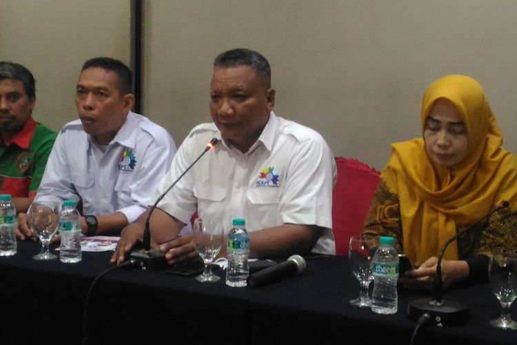 Deputi Konfedersi Serikat Pekerja Indonesia (KSPI) Muhamad Rusdi dalam konferensi pers di Hotel Mega Proklamasi, Jakarta Pusat, Sabtu (6/4/2019). 
