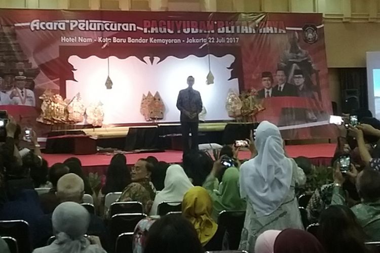 Wakil Presiden RI ke-11 Boediono memberikan sambutan dalam peluncuran Paguyuban Blitar Raya, di Jakarta, Sabtu (22/7/2017).
