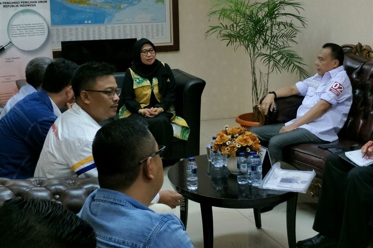 Direktur Advokasi dan Hukum BPN Prabowo-Sandi Sufmi Dasco Ahmad melaporkan Situng KPU ke Bawaslu
