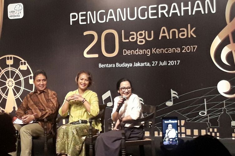 Chica Koeswoyo (paling kanan) diabadikan dalam gelaran acara Penganugerahan 20 Lagu Anak Dendang Kencana 2017, di Bentara Budaya Jakarta, Jakarta Pusat, Kamis (27/7/2017),