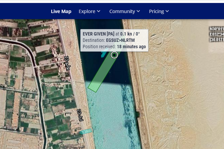 Posisi kapal Ever Given di Terusan Suez dalam pantauan satelit melalui situs Marine Traffic yang diakses pada Senin (29/3/2021) pukul 05.46 WIB. 