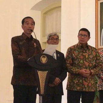 Presiden Joko Widodo didampingi Menkopolhikam Wiranto, Wamenlu A.M Fachir, Menag Lukman Hakim dan Menkominfo Rudiantara saat konferensi pers di Istana Kepresidenan Bogor, Kamis (7/12/2017) merespon Indonesia terhadap kebijakan Presiden AS Donald Trump mengakui Yerusalem sebagai Ibu Kota Israel.