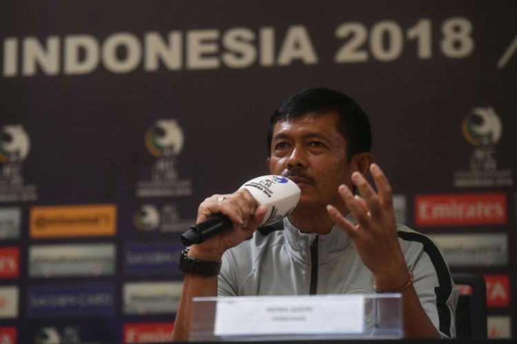 Pelatih timnas U-19 Indra Sjafri memberikan keterangan pers menjelang Piala Asia U-19 di Jakarta, Rabu (17/10/2018). Dalam Piala Asia U-19 Indonesia berada satu grup dengan Cina Taipei, Qatar dan Uni Emirat Arab. ANTARA FOTO/Akbar Nugroho Gumay/aww.