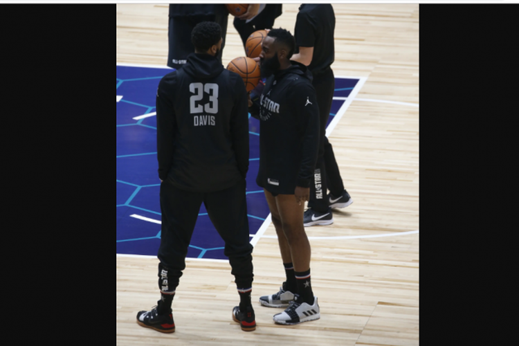 Anthony Davis dengan Nike Kobe A.D.