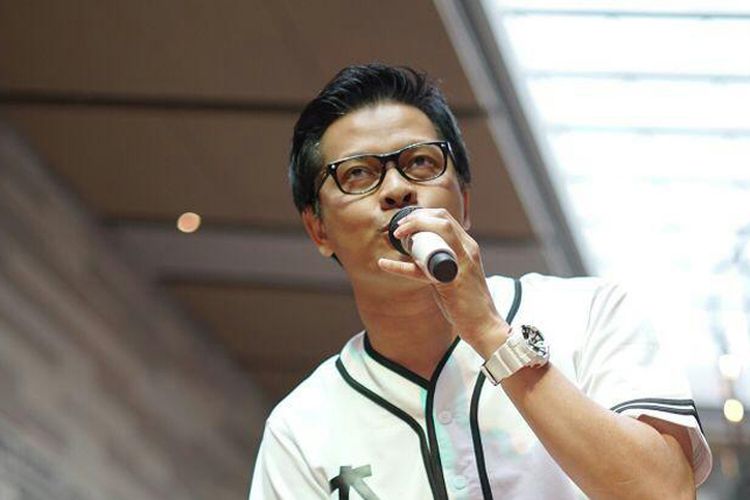 Armand Maulana saat tampil di Konser Hari Musik Nasional yang digelar oleh Motion Radio di Kota Kasablanka, Jakarta Pusat, Jumat (9/3/2018).