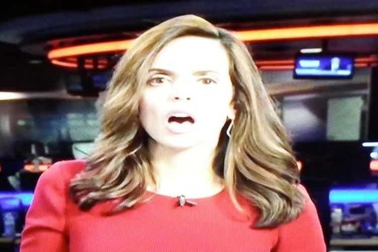 Eskpresi wajah penyiar berita KRISTV, Texas saat mendengar suara film porno di tengah-tengah siaran berita yang dipandunya.