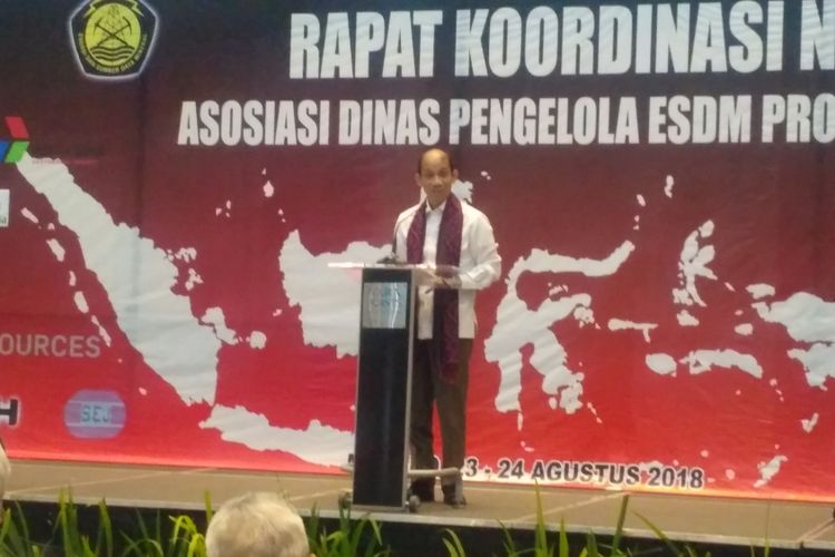 Wakil Menteri Energi dan Sumber Daya Mineral Arcandra Tahar dalam pembukaan Rakornas Asosiasi Dinas Pengelola ESDM Provinsi seIndonesia di Manado, Sulawesi Utara, Kamis (23/8/2018).