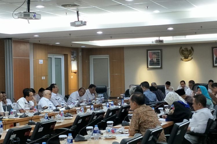 Suasana rapat Badan Anggaran (Banggar( DPRD DKI membahas rancangan APBD Perubahan 2018 di gedung DPRD DKI Jakarta, Jalan Kebon Sirih, Rabu (29/8/2018).