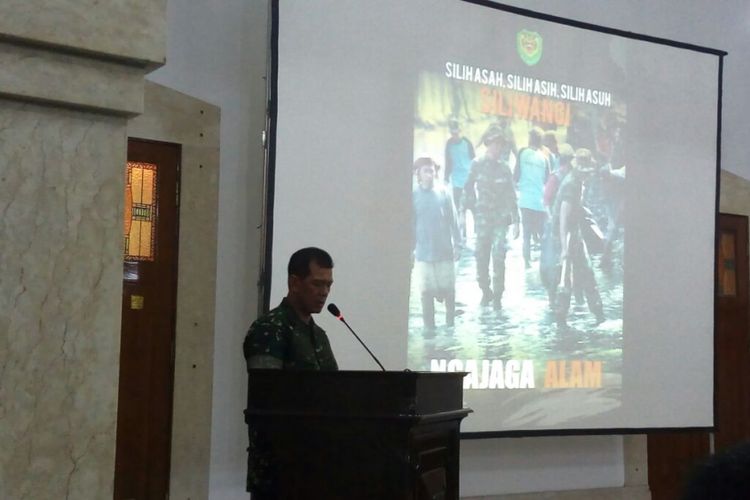 Pangdam III/Siliwangi Mayjen TNI Doni Monardo tengah memberikan sambutan dalam acara silaturahmi pegiat lingkungan hidup di Makodam III/Siliwangi, Senin (20/11/2017). 