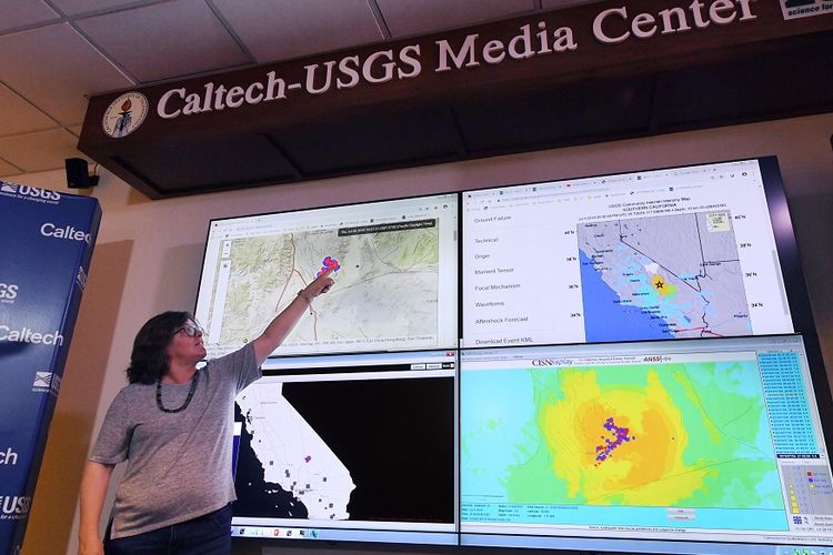 Seismolog Lucy Jones dari CalTech memberi penjelasan seputar gempa berkekuatan 6,4 yang dirasakan di wilayah California Selatan, pada Kamis (4/7/2019).