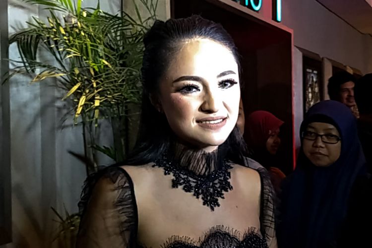 Artis peran Marshanda saat ditemui di gala premiere film The Secret: Suster Ngesot Urband Legend di XXI Epicentrum, Rasuna Said, Jakarta Selatan, Selasa (24/4/2018).