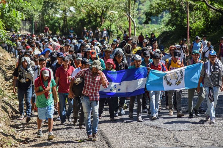 Rombongan migran asal Honduras yang berjalan menuju perbatasan AS dan akan bergabung dengan iring-iringan migran dari Guatemala dan El Salvador.