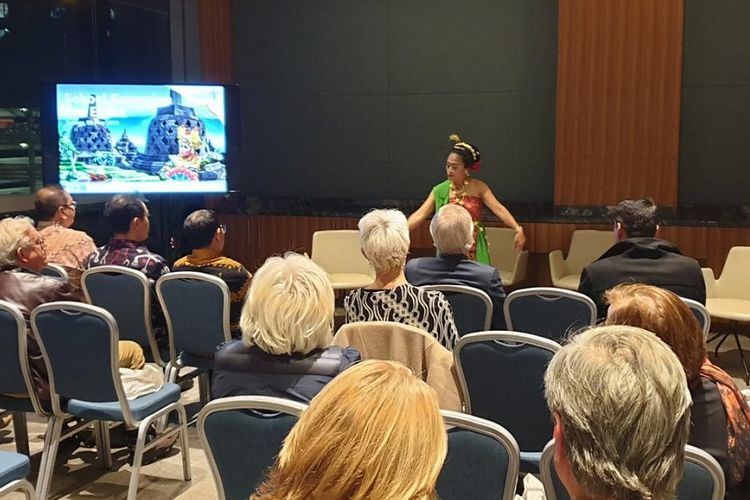 Pertunjukan tari Gambyong yang memeriahkan acara Pre-Event School Excursion Program yang diselenggarakan di Sofitel Darling Harbour Sydney, Rabu (8/5/2019).