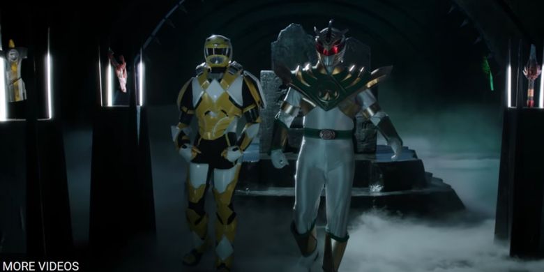 Tommy Oliver berubah menjadi Lord Drakkon, ia dikawal Yellow Ranger dalam Power Rangers: Shattered Grid.