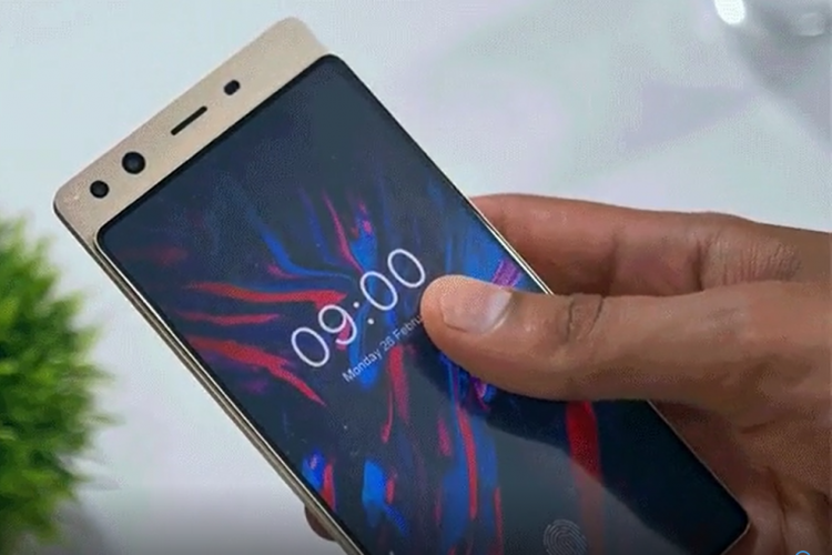 Purwarupa Mix 4 buatan Doogee, dengan desain flip untuk rumah kamera depan, light sensor dan earpice sehingga bisa menyingkarkan notch.