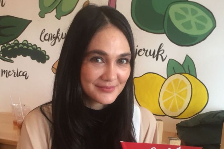 Luna Maya hadir dalam sebuah acara di Waluma, Jalan Pejaten Raya, Jakarta Selatan, Jumat (31/8/2018).