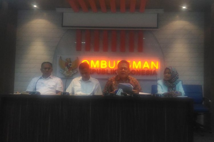 Ombudsman RI menggelar konferensi pers terkait proses seleksi anggota KPI di kantor Ombudsman, Jakarta Selatan, Senin (12/8/2019). 