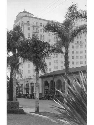Lokasi penghargaan kali pertama di Hollywood Roosevelt Hotel