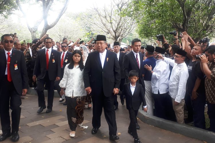 Presiden Indonesia keenam Susilo Bambang Yudhoyono di Taman Makam Pahlawan Kalibata, Jakarta Selatan, Minggu (2/6/2019) pukul 14.30. 