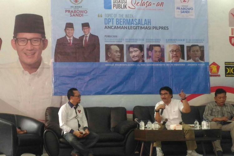 Politisi Partai Gerindra sekaligus relawan capres-cawapres paslon nomor urut 02, Prabowo Subianto-Sandiaga Uno, Adhyaksa Dault saat menghadiri diskusi di Sekretariat Nasional (Seknas) Prabowo-Sandi di Jakarta Pusat, Selasa (2/4/2019).  