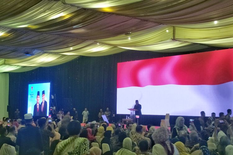Calon Presiden nomor urut 02 Prabowo Subianto saat berpidato di acara silaturahim Gerakan Elaborasi Rektor, Akademisi Alumni dan Aktivis Kampus Indonesia, di Balai Kartini, Jakarta Selatan, Jumat (5/4/2019) malam.