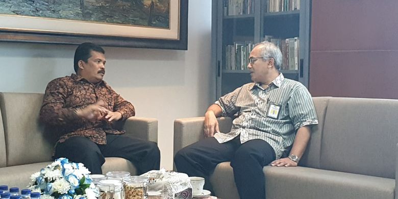 Walikota Langsa Usman Abdullah saat audiensi dengan Sekretaris Direktorat Jenderal Penyediaan Perumahan Dadang Rukmana di kantornya, Jumat (28/6/2019).