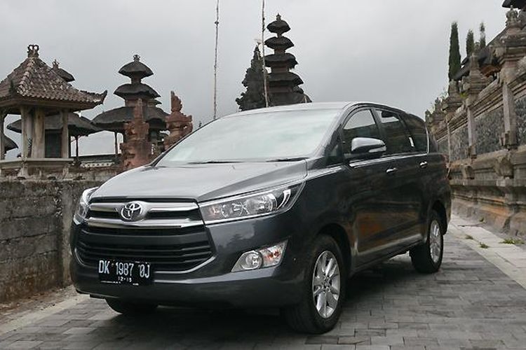 Toyota Innova generasi kedua yang hadir dengan beragam ubahan