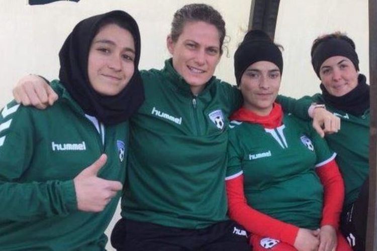 Kelly Lindsey berambisi membawa timnas Afghanistan lolos ke Piala Dunia sepak bola perempuan.