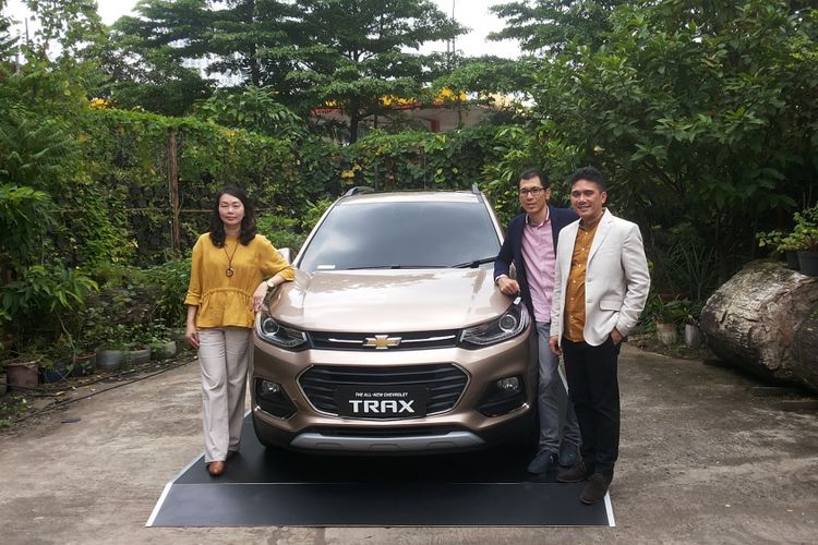 Para petinggi General Motors Indonesia saat menghadiri peluncuran Chevrolet Trax Cuppertino di salah satu pabrik kerajinan di Jakarta Barat, Kamis (1/3/2018).