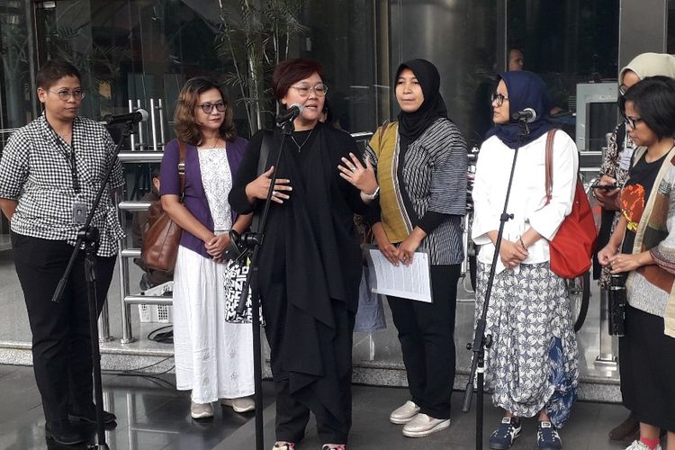 Anita Wahid bersama perwakilan Perempuan Indonesia Antikorupsi di Gedung KPK, Kamis (29/8/2019).