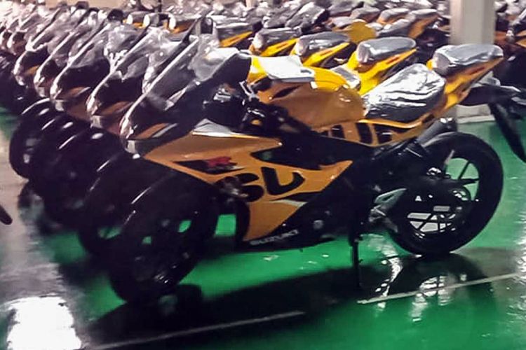 Foto deretan unit Suzuki GSX-R150 berwarna kuning yang menyebar di media sosial.