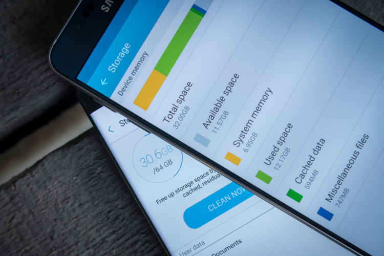 Sebaiknya rutin membersihkan cache dan aplikasi tak berguna dari smartphone. 