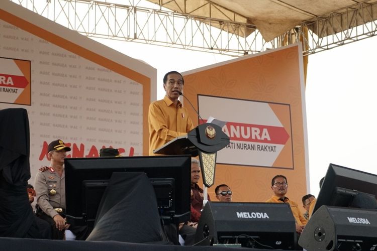 Presiden Joko Widodo saat menghadiri acara peringatan hari ulang tahun yang ke-11 di Pantai Marina, Semarang, Jawa Tengah, Sabtu (23/12/2017).