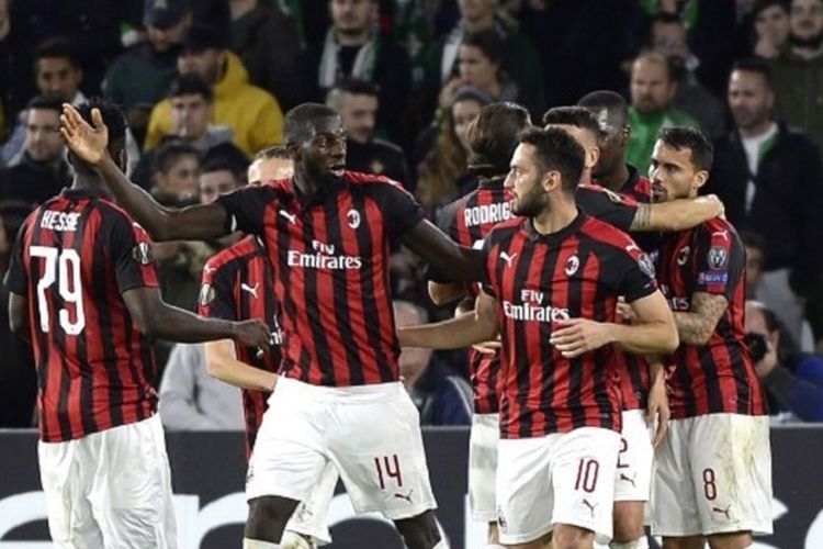 Para pemain AC Milan merayakan gol Suso pada laga versus Real Betis dalam lanjutan Liga Europa di Stadion Benito Villamarin, 8 November 2011. 