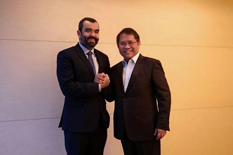 Menteri Kominfo Rudiantara bersama Menteri Komunikasi dan TIK Kerajaan Arab Saudi, Abdullah Alswaha usai pertemuan bilateral dalam Forum Menteri Perdagangan dan Ekonomi Digital Negara G20 di Tsukuba, Jepang, Jumat (7/6/2019). 