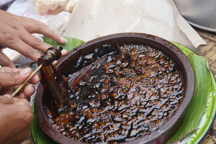 Gelali, jajanan manis yang dijual di Desa Kemiren, Kabupaten Banyuwangi, Jawa Timur.
