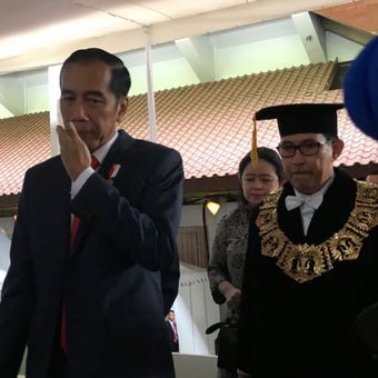 Presiden Joko Widodo saat menghadiri Dies Natalis ke-68 Universitas Indonesia, Depok, Jawa Barat, Jumat (2/2/2018).