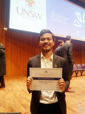 Indra Setiawan, salah satu Beswan Djarum memenangkan Outstanding Delegate Award di AMUNC 2018