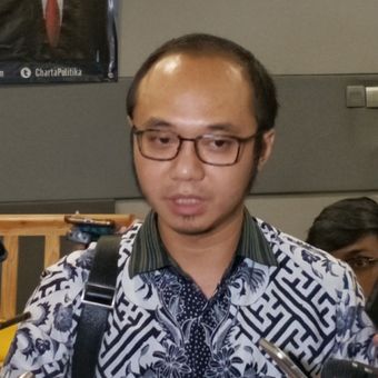 Direktur Eksekutif Charta Politika Yunarto Wijaya seusai memaparkan hasil survei Pilpres dan Pileg 2019, di kawasan Senayan, Jakarta, Rabu (6/6/2018).