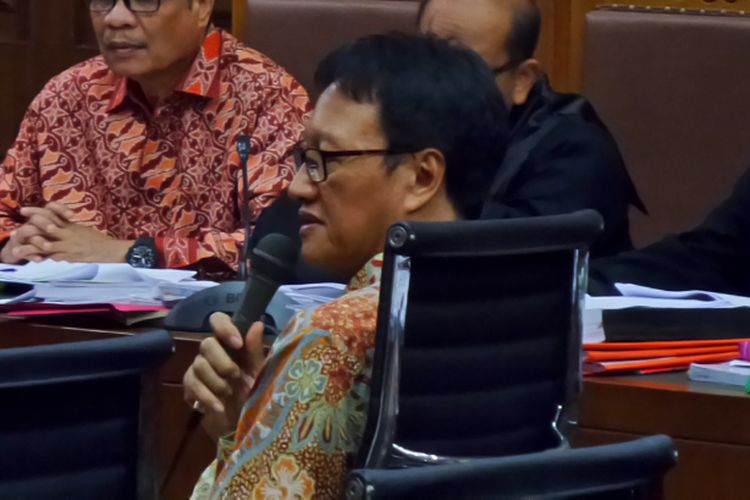 Mantan Direktur Utama Perum PNRI, Isnu Edhi Wijaya, bersaksi dalam sidang kasus korupsi pengadaan e-KTP di Pengadilan Tipikor Jakarta, Kamis (4/5/2017).