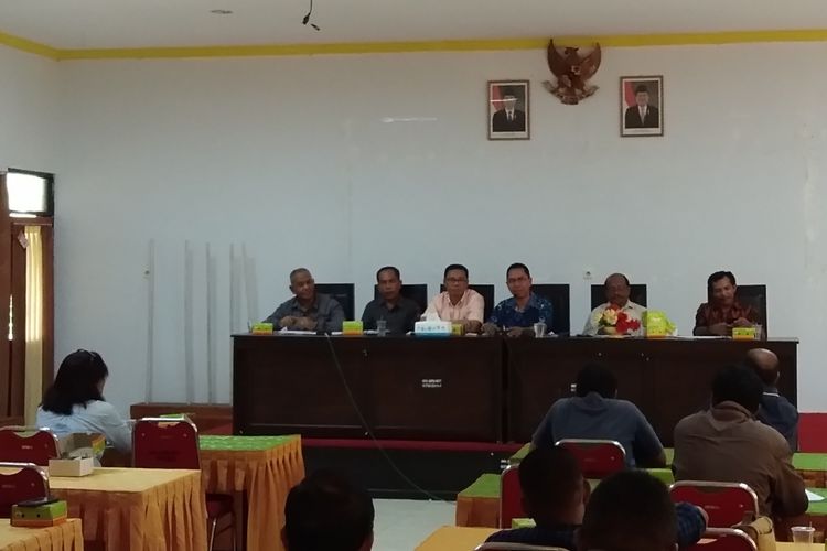 Komisioner KPU NTT, saat menggelar jumpa pers, Selasa (19/3/2019)