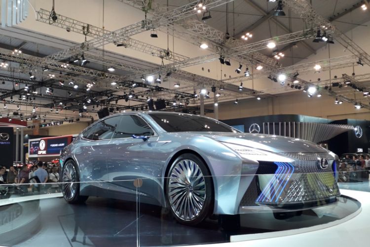 Lexus LS+ Concept yang diperkenalkan pada gelaran Gaikindo Indonesia International Auto Show (GIIAS) 2018 di ICE, BSD City, Tangerang, Kamis (2/8/2018).