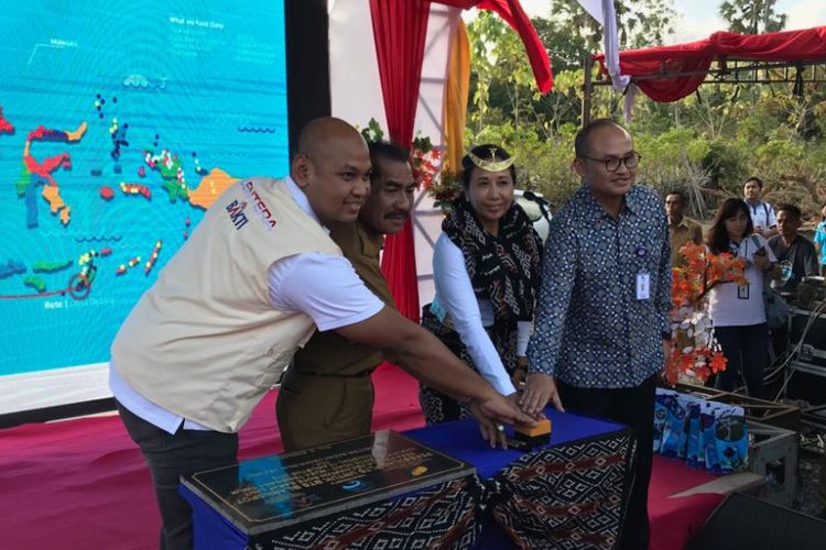 Menteri BUMN Rini Soemarno saat meresmikan BTS di Pulau Rote, NTT, Senin (13/8/2018).