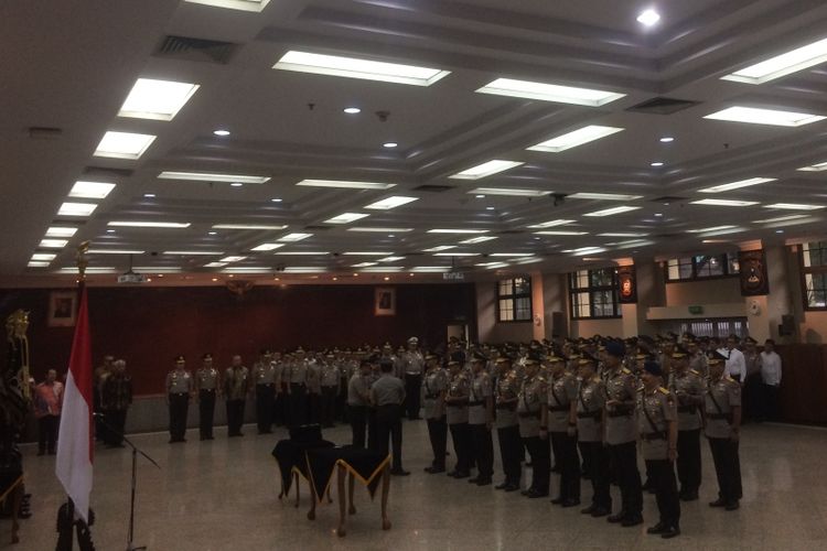 Kapolri Jenderal Polisi Tito Karnavian memimpin upacara serah terima jabatan (sertijab) Kepala Bareskrim Irjen Idham Azis di ruang Rupatama Markas Besar Kepolisian RI (Mabes Polri), Jakarta Selatan, Kamis, (24/1/2019).