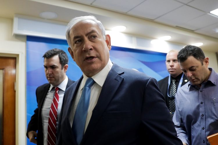 Perdana Menteri Israel Benjamin Netanyahu tiba di Yerusalem untuk menghadiri rapat kabinet, Rabu (3/1/2018).