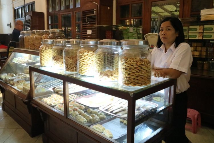 Kue-kue dengan resep asli sejak Toko Oen di buat tahun 1922 di Yogyakarta, saat ini Toko Oen sendiri hanya berdiri di Semarang, Kamis (19/7/2018).