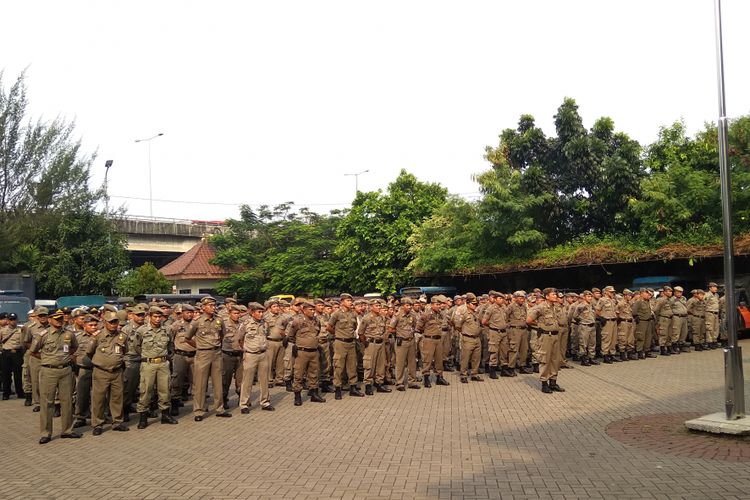 Sebanyak 385 personel gabungan siap tertibkan kawasan Jatinegara, Selasa (12/6/2018).