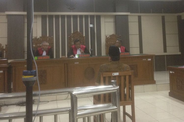Wakil Ketua DPR RI Taufik Kurniawan (51) menjalani sidang perdana di Pengadilan Tindak Pidana Korupsi Semarang, Jawa Tengah, Rabu (20/3/2019) siang.